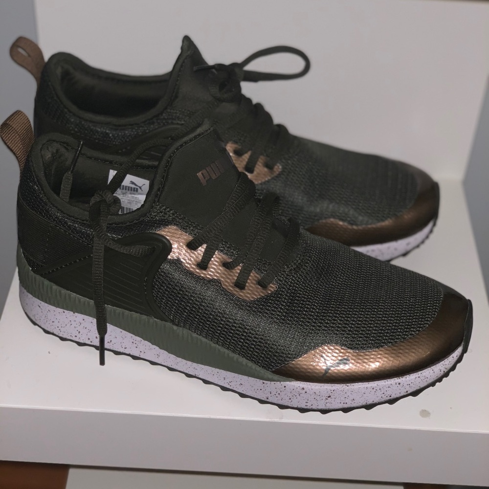 New Women’s Puma Pacer’s Next Cage Olive Size 8.5